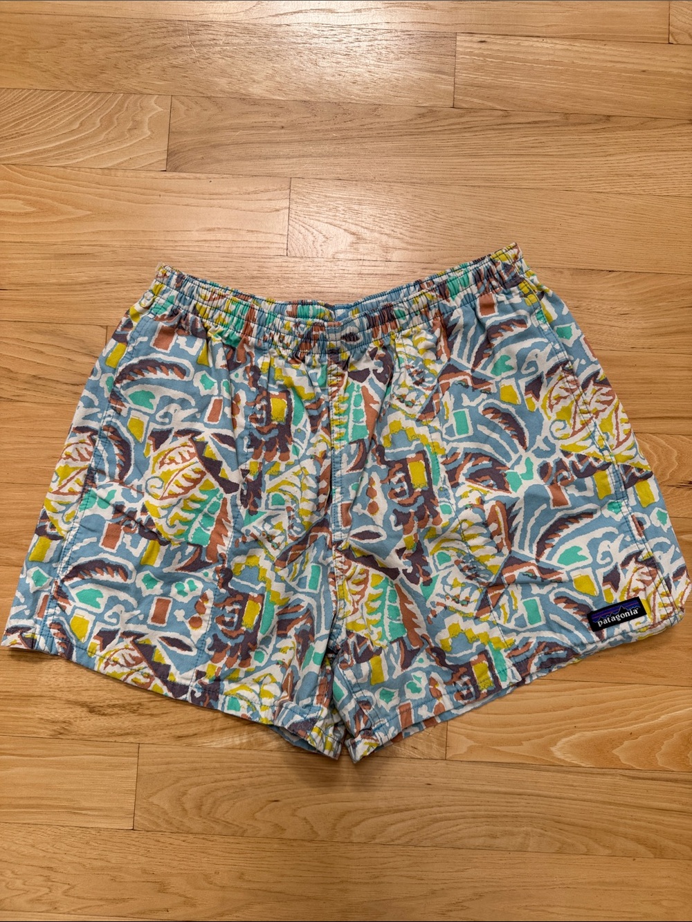 Patagonia Funhoggers shorts side pockets back snap pocket men’s M 4 inch inseam